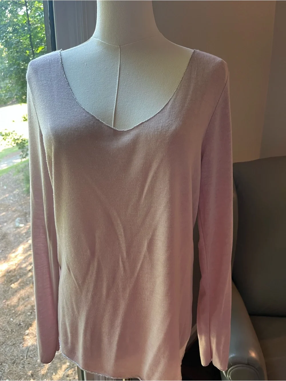 Light Pink Long-Sleeve Women's Scoop Neck Sweatersmall lightweight silver accent